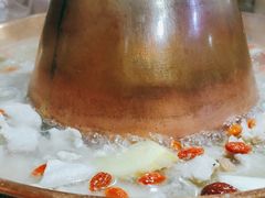 -果松木炭酸菜铜火锅·外婆参鸡汤