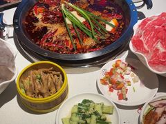 -茅草房·河畔园林火锅