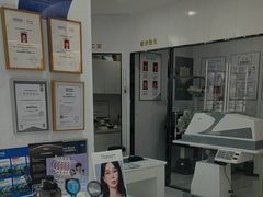 -光明眼镜·蔡司授权(徐泾店)
