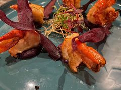 煎虾配紫薯泥薯片及姜味柠檬汁-AZUL by FUEL蓝色·法式酒馆(琶醍店)