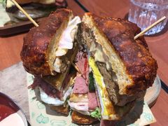 双蛋指椒牛肉汉堡-魏斯理汉堡(西安沣东吾悦店)