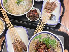 -云阿蛮云南生烫牛肉米线(奉贤路店)