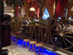 -老牌坊云南鱼豆花火锅(爱建店)