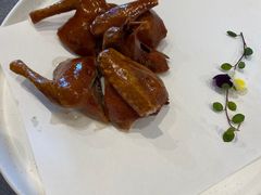 脆皮乳鸽-名佳荟