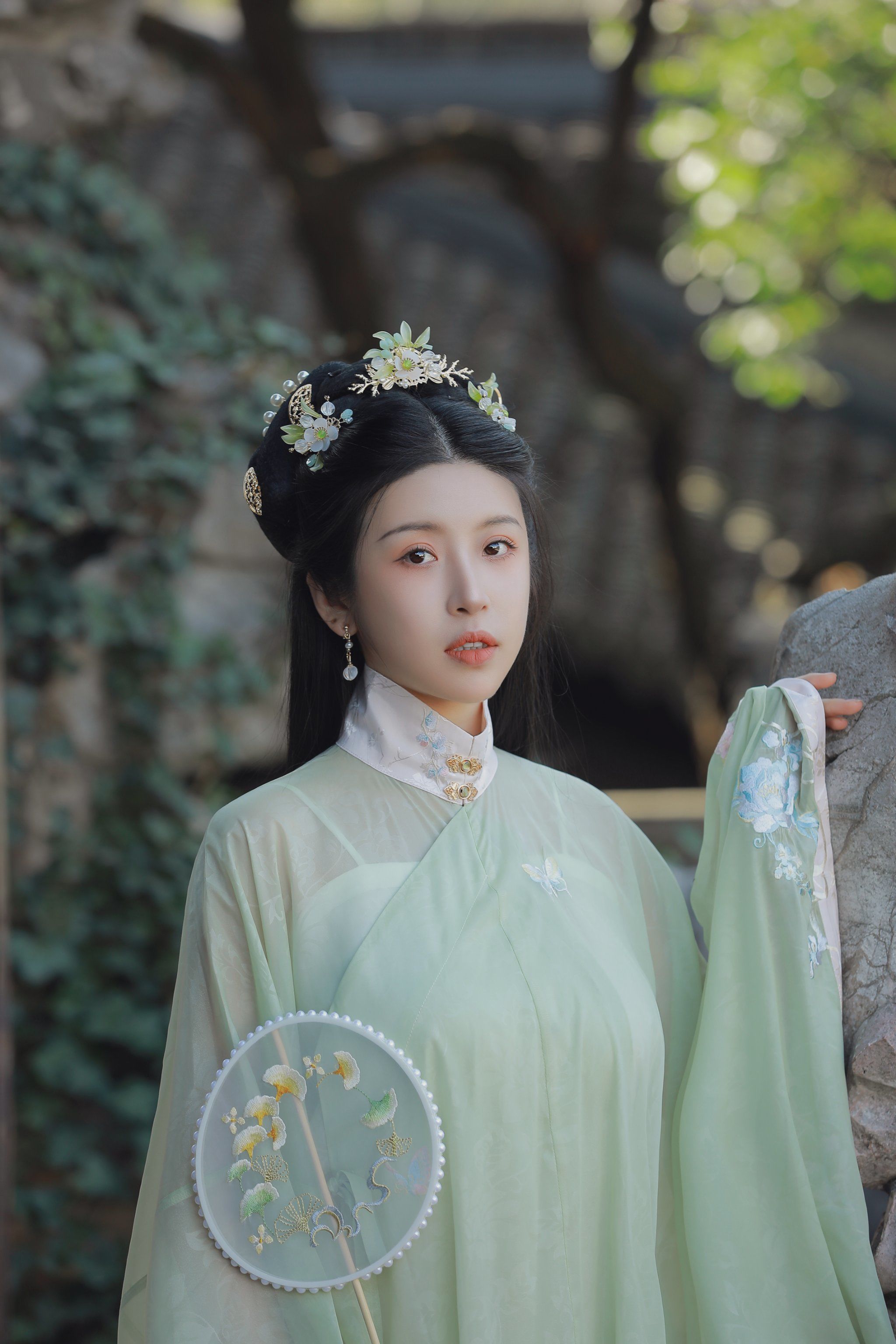 关关雎鸠,在河之洲.窈窕淑女!