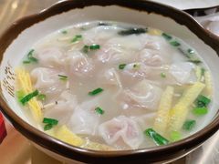 手包小馄饨-龍堂蟹黄小笼包(德思勤四季汇店)