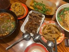 -爆炸头阿姨小四川正宗川味小吃(无任何分店)
