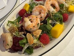 蒜香黄油焗黑虎虾沙拉-atta bj(国贸商城店)