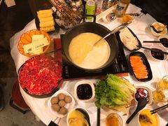 -鲜入围煮花胶鸡海鲜火锅