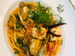 -Chom Cafe and Restaurant