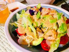 牛油果大虾沙拉-JUKEBOX玖部音乐餐厅(华侨城店)