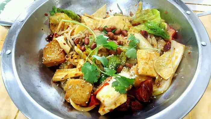 蜀香缘麻辣香锅(漕东路店)-"新开的店,我就来拔草了,底料味道不错的!