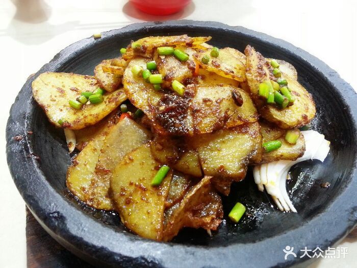 九锅一堂酸菜鱼(日月光店)石锅土豆图片 - 第1张