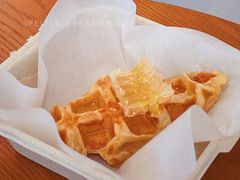 蜂巢可颂华夫饼-LilBee Coffee
