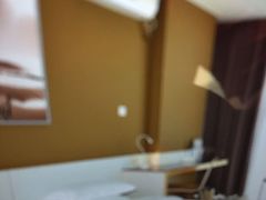 -卡罗酒店(东门晒布地铁站店)