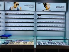 -视野联行眼镜•蔡司•依视路(温江店)