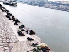 -多瑙河畔鞋履雕塑