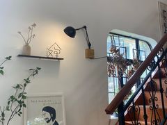 -彳亍咖啡·这里(水湾路店)