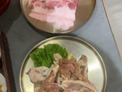 -围炉肉舍•炭烤活鳗•丹东海鲜烤肉(步行街店)