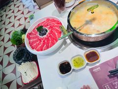 -洪氏嗨捞·广东猪肚鸡·椰子鸡火锅(西咸万象城店)