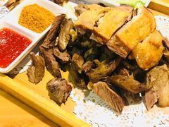 烤羊排，烤羊腿-老阿妈蒙古村·蒙古包·草原文化·歌舞表演(老君堂店)