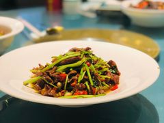 小炒黄牛肉-呷湘厨·鱼汤捞饭·剁椒鱼头·辣椒炒肉(国家会展中心店)