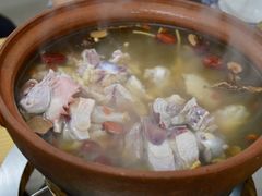 炭炉果鸡煲-威邵鸡煲(西华路总店)