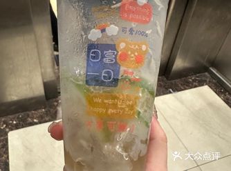 酒店楼下的手打柠檬茶小摊儿～