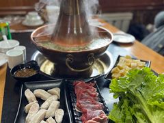 -果松木炭酸菜铜火锅·外婆参鸡汤