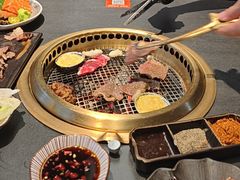 -铭牛烧肉·和牛海鲜自助(高新月牙湖店)
