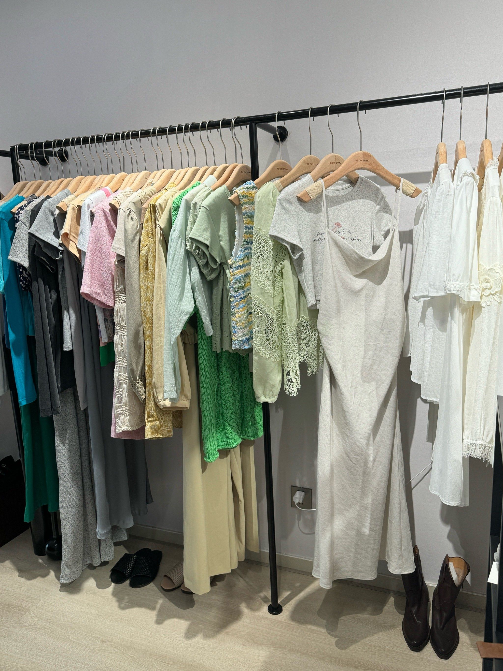 深圳一家韩国服装小店