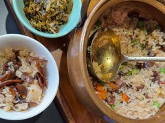 牛肝菌铜锅豆焖饭-桥边小楼·手工云南菜·古城观景小楼