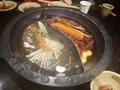 -宽板凳老灶火锅(台湾街店)
