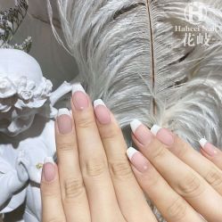 -花岐款式专研健康美甲沙龙