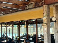 -12 Rocks Beach Bar Cafe