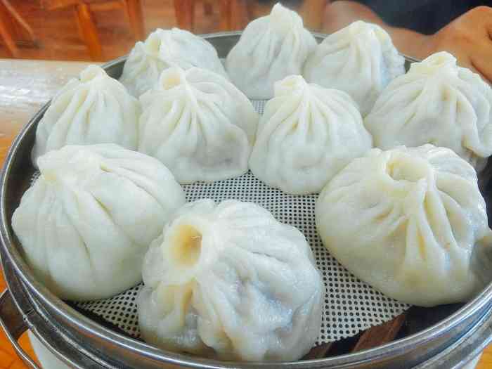 游牧布里亚特美食坊-"住在鄂温克宾馆附近,搜了下,开车过来不远.