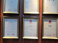 -阿瓦山寨·湘菜现炒·剁椒鱼头王(咸阳总店)