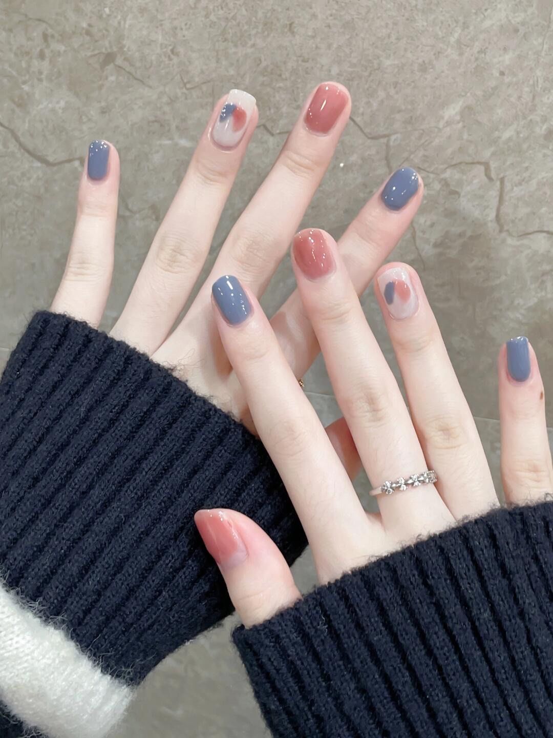 跳色粉蓝配色美甲,美美哒