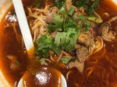 香辣肥肠面-何必是家面馆 HB noodles&coffee