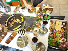 -山野的朋友露营炭火烤肉