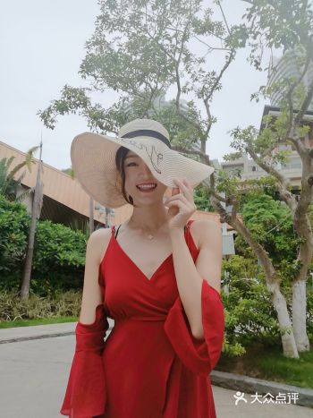 ufo网红无边泳池 没错，其实我这次就是冲它来的