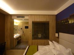 行政大床房-西安大雁塔科技大学地铁站亚朵酒店