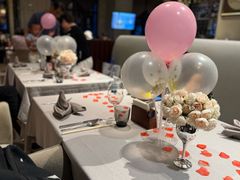 -广州万富希尔顿酒店·感趣自助餐厅·金秋蟹宴生蚝海鲜刺身