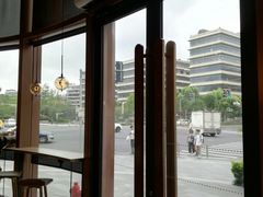-星巴克臻选(上海虹桥新天地三店)
