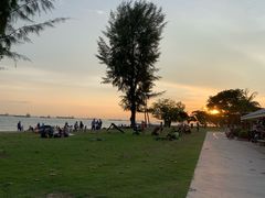 -东海岸人工湖美食村