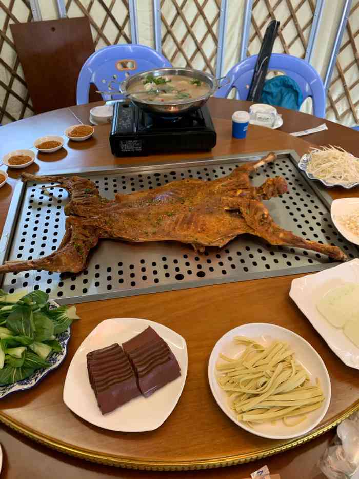 蒙古大营烤全羊-"环境还不错,导航也还挺好找的,很适合朋友.