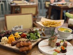 -Mark&Mars Restaurant