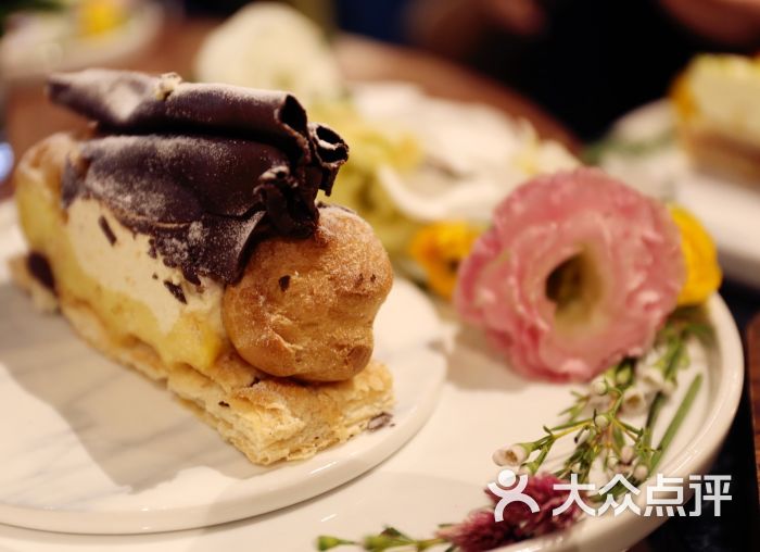 托斯卡纳奶油泡芙蛋糕