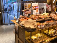 面包甜点陈列柜-西村叔叔的店·面包·甜品·蛋糕(崂山丽达店)