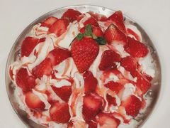 草莓白雪流奶冰-乐果甜心·潮汕冰室